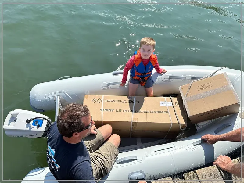 Inflatable dinghy with electric outboard